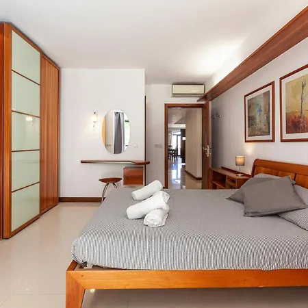 Villa Bungalow With Super Pool Area With Wifi & Ac By 360 Estates *
